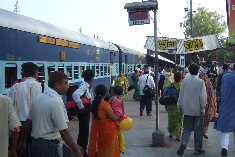 インド サトナー駅
